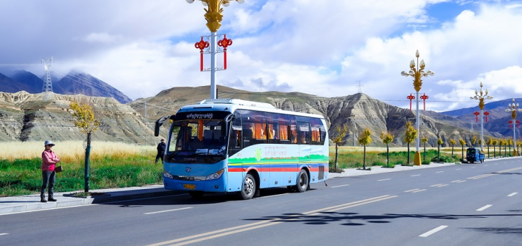 Overland transport in Tibet during the Kailash Mansarovar Yatra — road travel and logistics are a major factor influencing the overall Kailash Mansarovar Yatra cost.