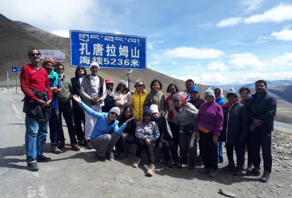 Pilgrims capturing the image, during Mount Kailash Mansarovar Tour via Hilsa