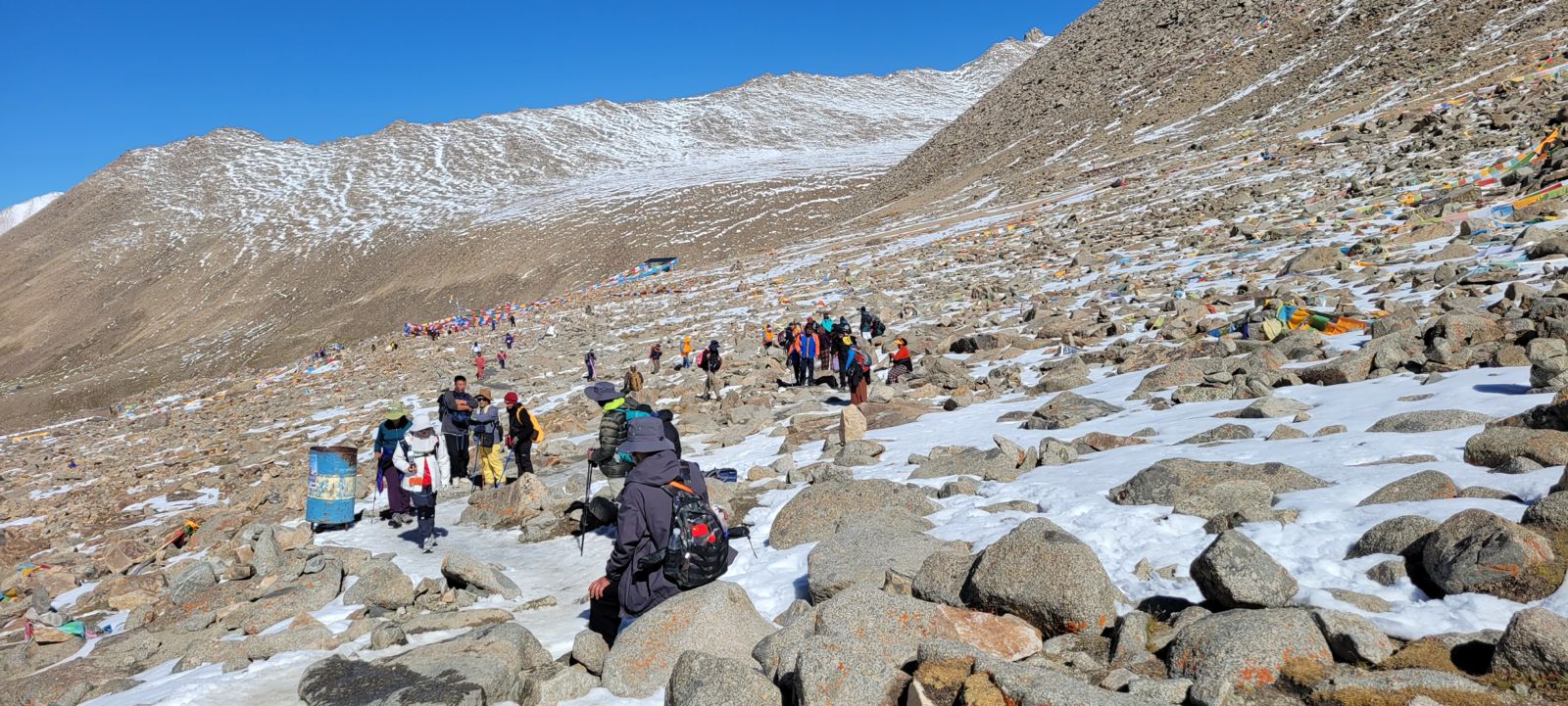Trekkers on the way to Kailash Charan Sparsh Tour