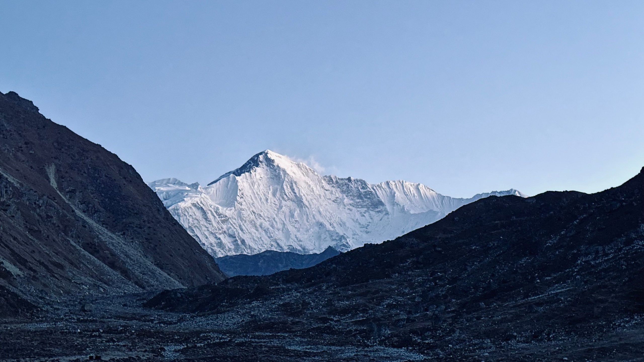 Scenic view of Mount Makalu during the Makalu Base Camp Trek