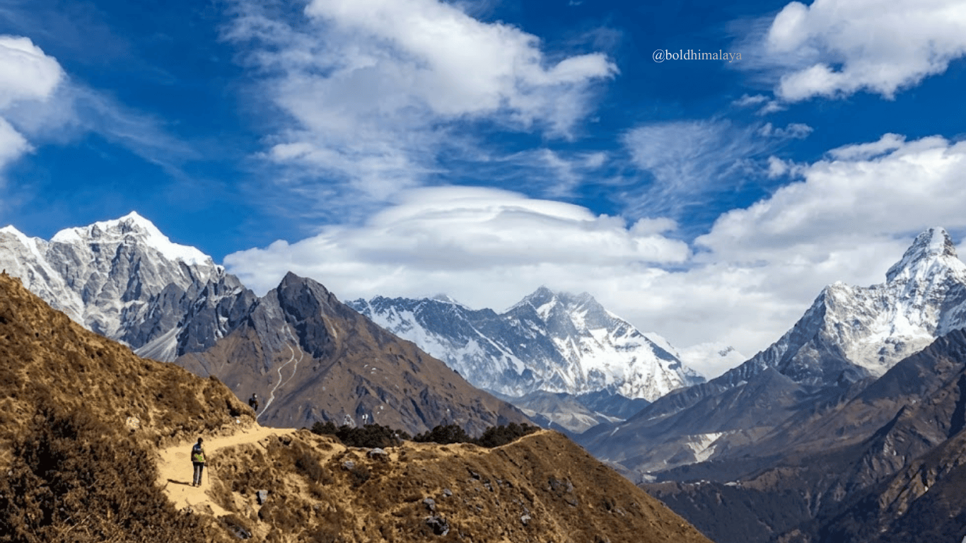 Everest View Trek trail with Himalayan peaks and Mount Everest region during winter in Nepal