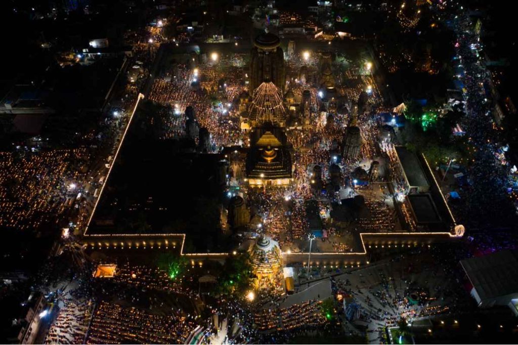 Lingaraja Temple surrounded by thousands of devotees during Maha Shivaratri, engaged in prayers and rituals.