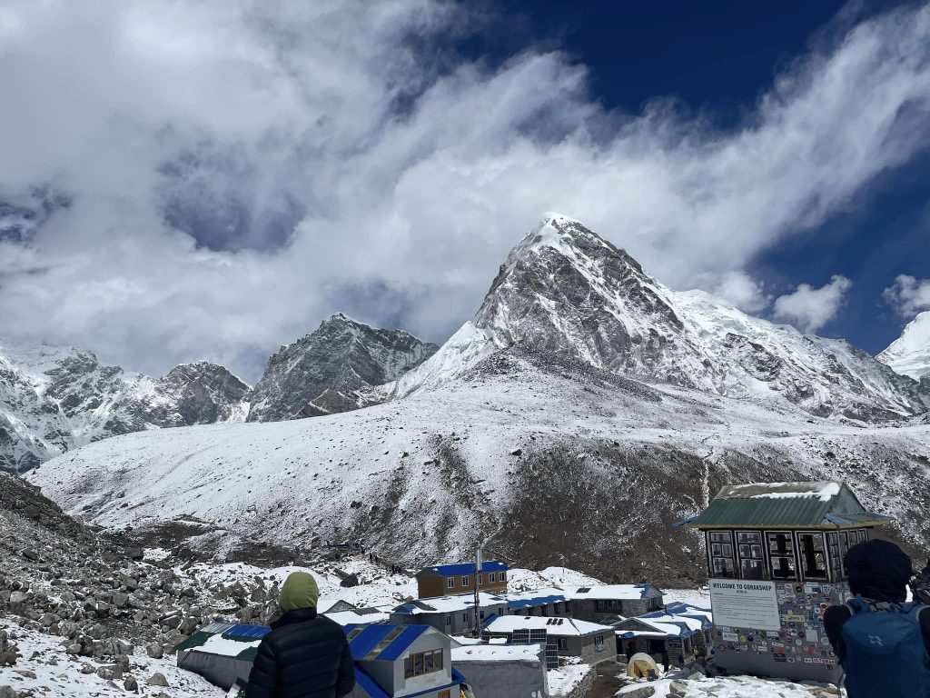 Gorakshep (5,170m / 16,961ft)
