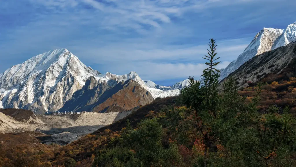 Manaslu Circuit Trek in October with snow-capped Himalayan peaks and rugged mountain landscape