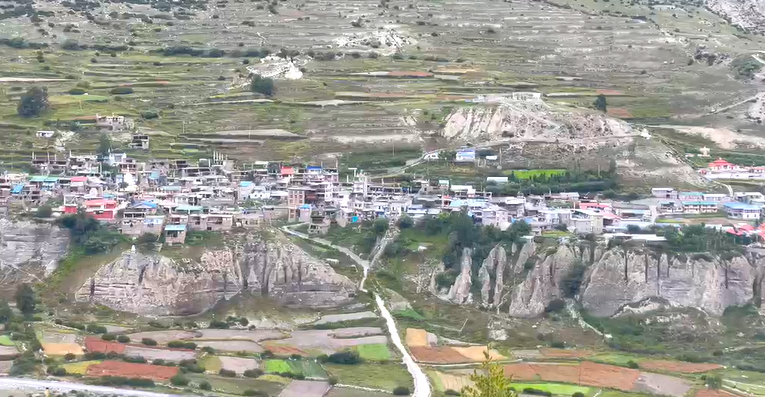 Manang Valley with mountain views, one of the main attractions of Annapurna Circuit Trek.